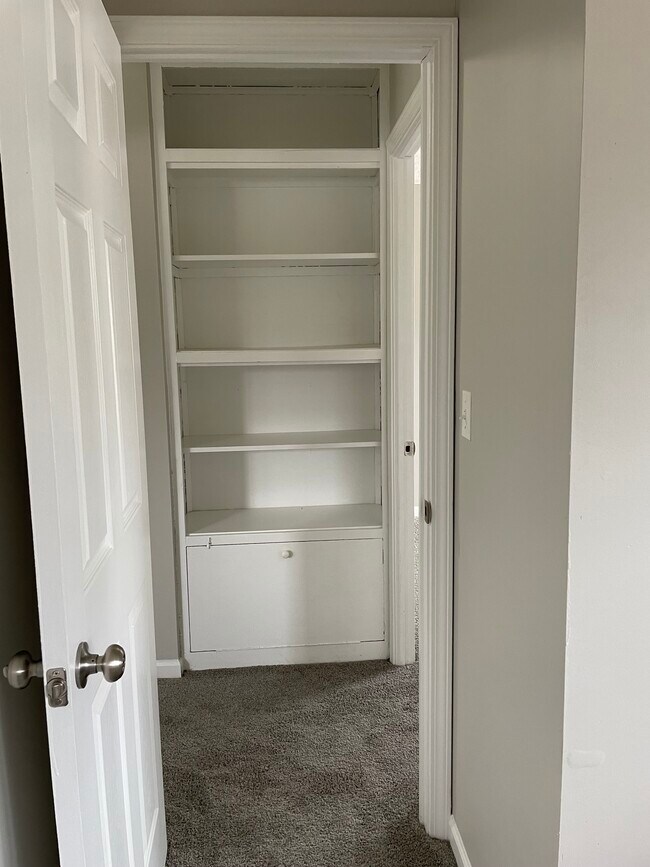 Photo - 1100 Riverton Dr