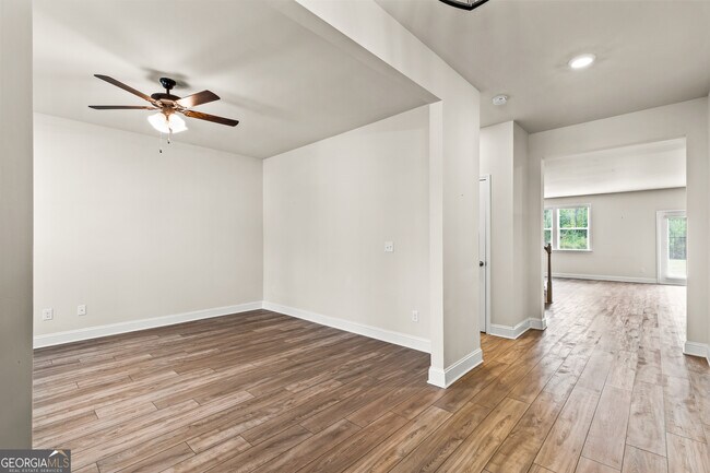 Photo - 416 Kinross Ln