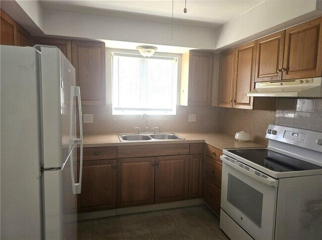 Photo - 124 Jane St