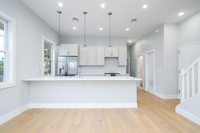 Building Photo - 182 Hancock Ave Unit 2 Rental