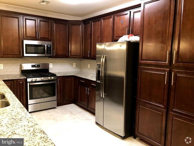 Building Photo - 13740 Endeavour Dr Unit 404 Rental