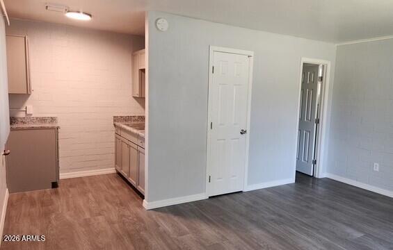 Building Photo - 2645 W Morten Ave Unit 5