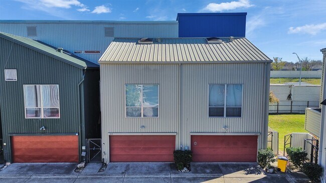 Building Photo - 6935 Yellowstone Way Dr