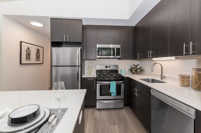 Building Photo - 56 E 14th St Rental