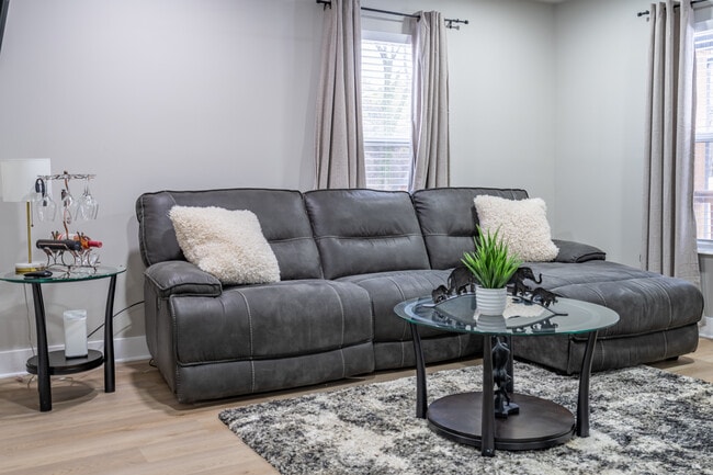 Photo - 410 St Johns Ave SW