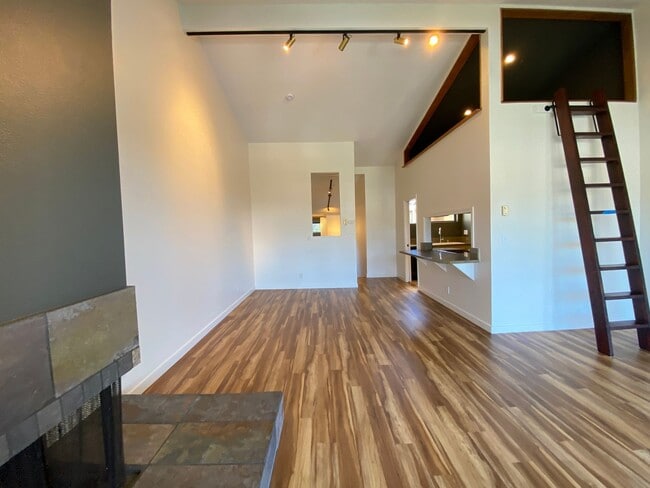 Building Photo - 4637 Park Dr Unit 8