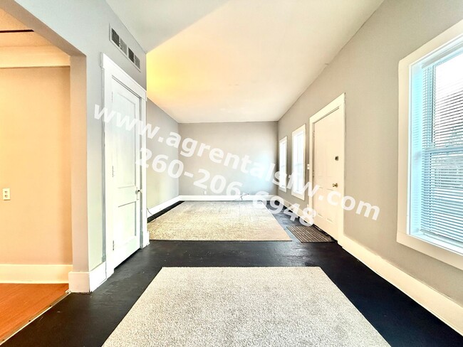 Photo - 209 S West St Unidad #1