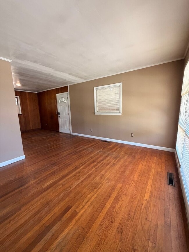 Photo - Fenced in Yard!