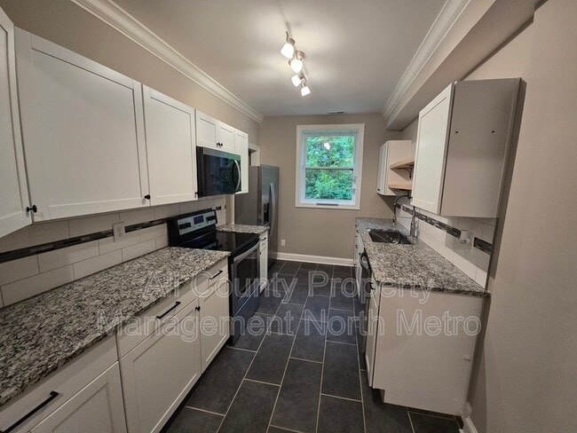 Photo - 545 Lakeview Dr