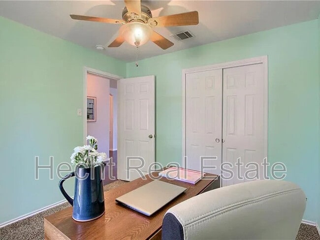 Photo - 114 Easy St
