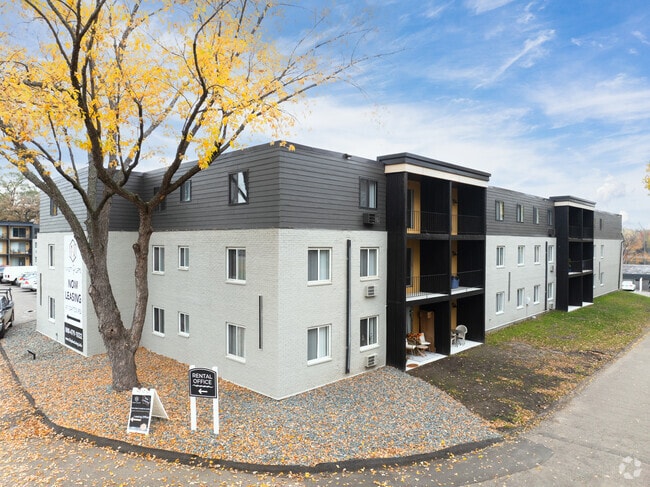 Building Photo - Ninety9 Lofts