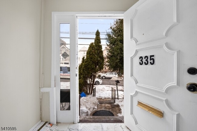 Photo - 335 Boulevard