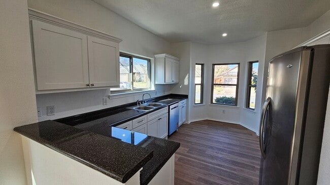 Photo - 3/2/2 Fresh Remodel