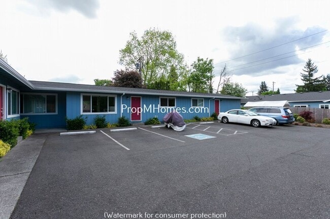 Photo - Updated NE Portland Glenfair Two Bedroom A... Unit 15535 NE Glisan Street  - #2