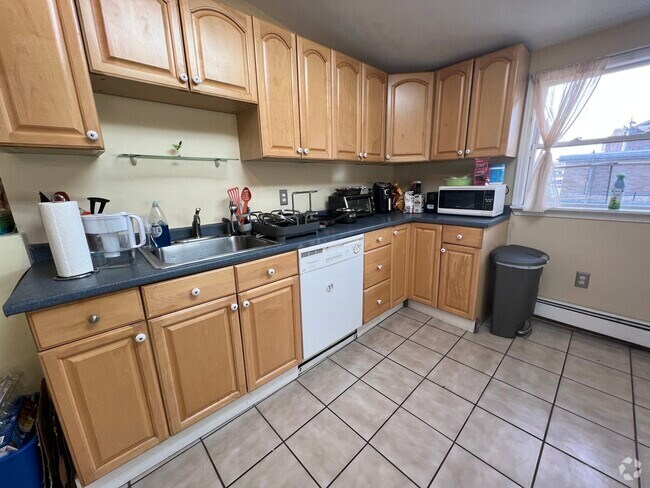 Building Photo - 639 Somerville Ave Unit 2 Rental