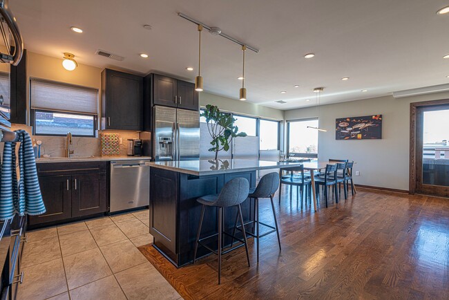 Photo - 4 bed / 4.5 bath flat in South Plaza overlooking UMKC and Brookside Blvd Unit GrandA5017 - 3