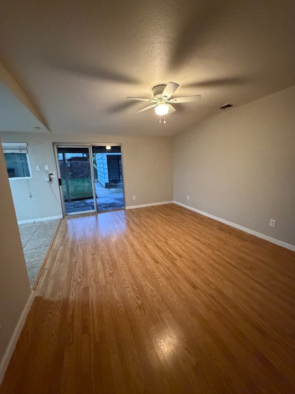 Photo - 881 Casselman Dr