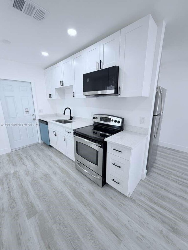 Photo - 134 SW 14th Ave Unit B