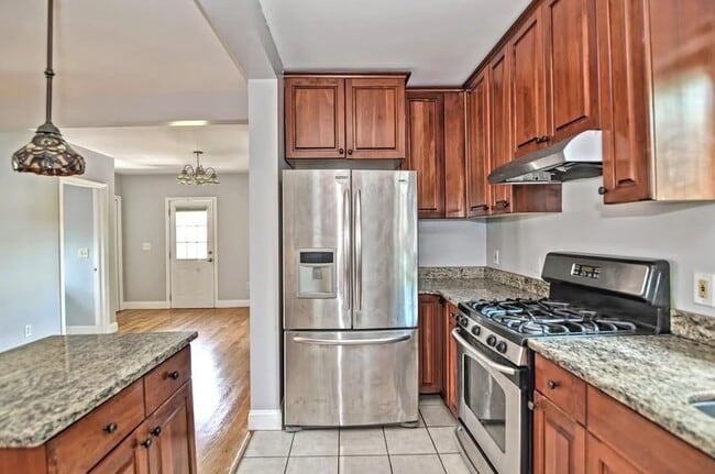 Building Photo - 87 Gore St Unit 2 Rental