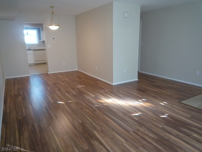 Photo - 388 Cotswold Pl