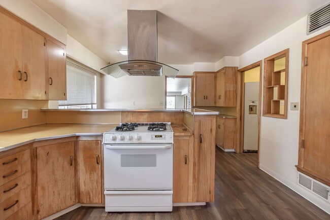 Photo - Spacious 3 bed 3 bath home