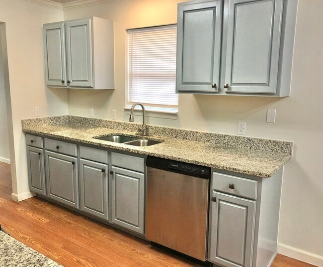 Kitchen - 1015 Coleman St SW