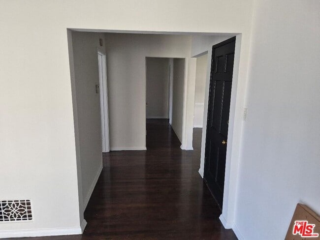 Photo - 8561 Holloway Dr Unit 8561-1/4