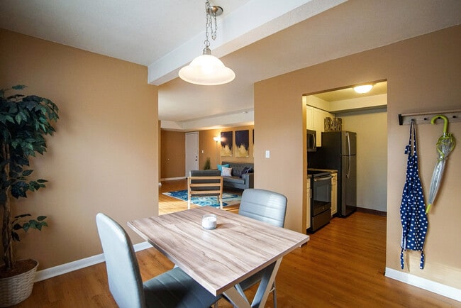 Dining Room & Kitchen