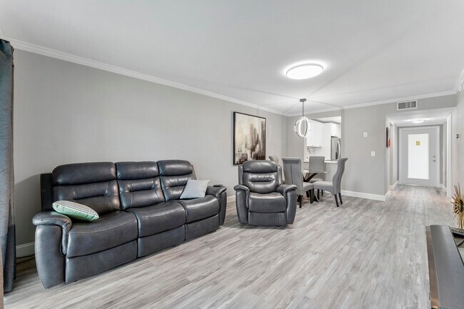 Photo - 118 Lake Constance Dr