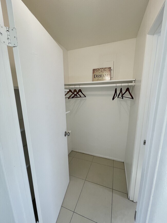 Photo - Willetta Apartments