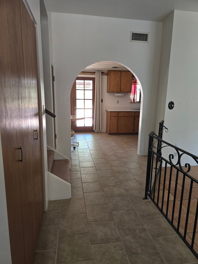 Photo - 330 Fairway Oaks Dr