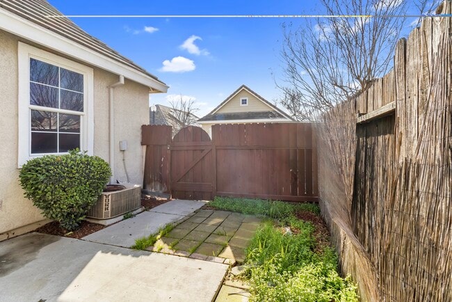 Photo - 1886 Dawnelle Way