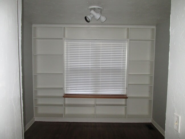 Photo - PRELEASING Early Aug 2026 -(3) Bed/(1) Bat...