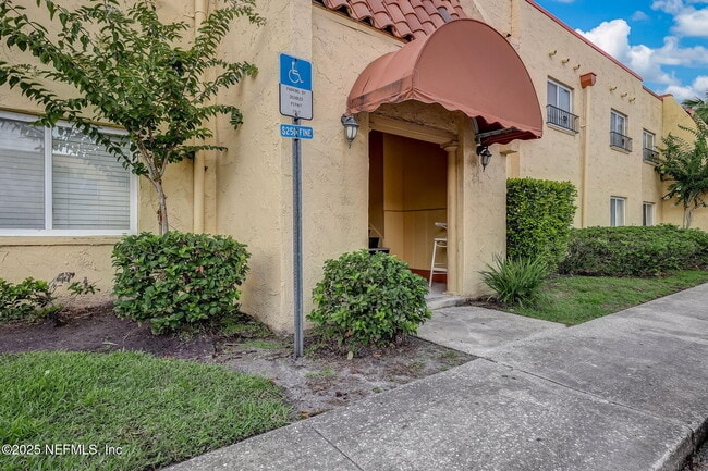 Building Photo - 6561 Mission Ct Unit 4