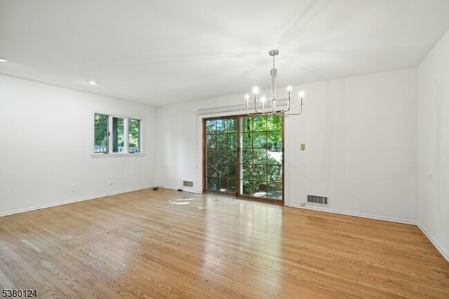 Photo - 121 Squire Hill Rd