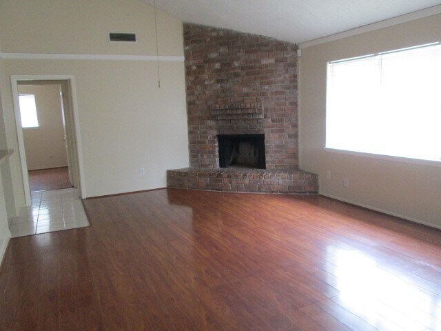 Photo - 811 Whispering Pine Dr