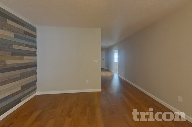 77094 Crosscut Wy