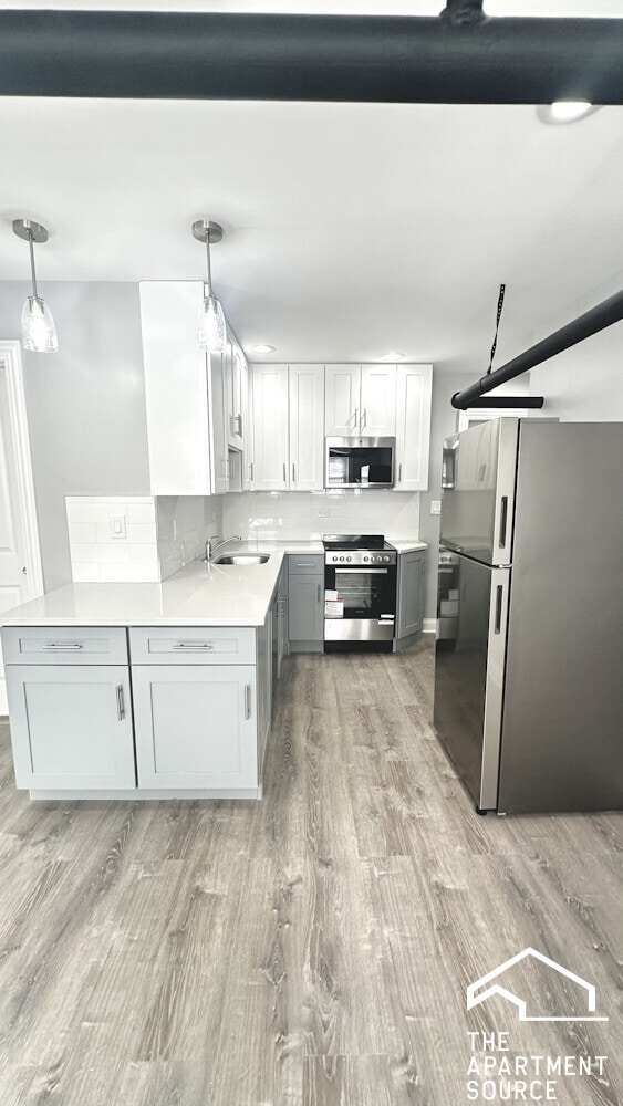 Building Photo - 1224 W Rosemont Ave Unit G