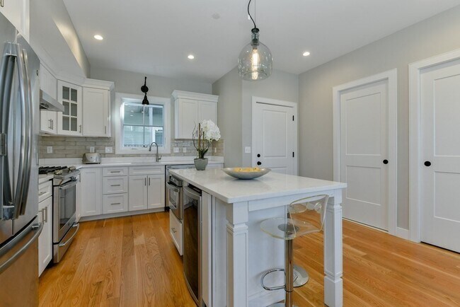 Photo - 145 Stoughton St