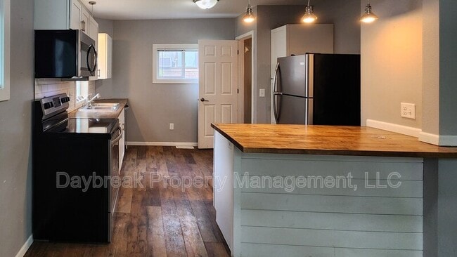 Photo - 1242 10th St N