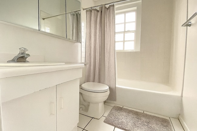 Photo - 204 E 35th St