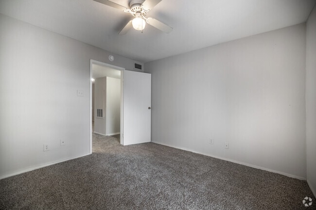 1BR, 1BA - 743SF - Bedroom