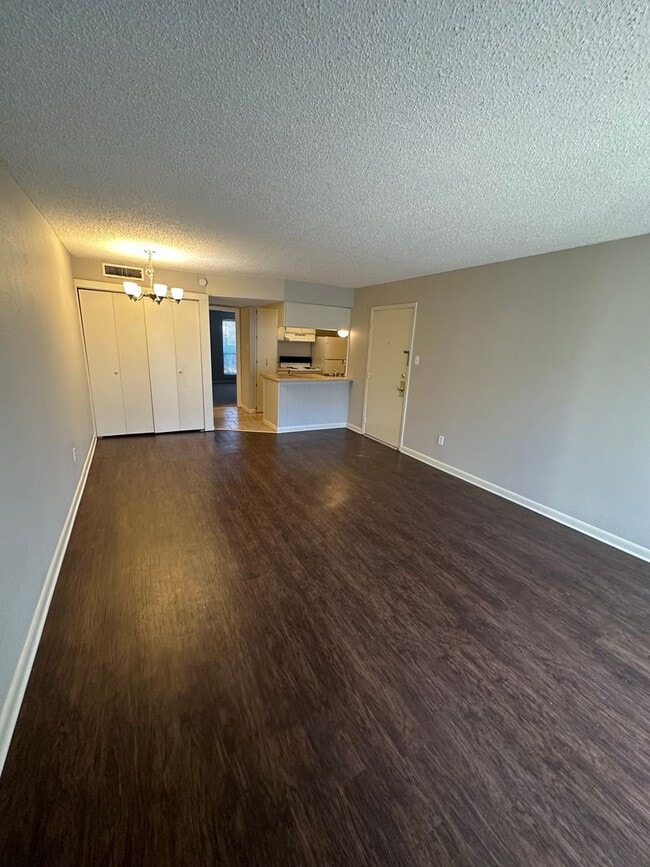 1BD/1BA Condo located on the Germantown/Me... Condo for Rent in