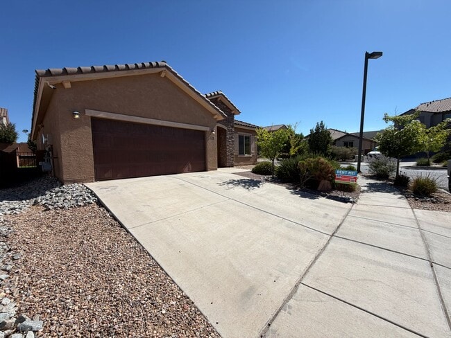 Photo - 4 Bedroom Single Story Home Available Near Golf Course Rd & Southern Blvd!