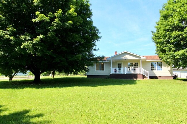 Building Photo - Stunning Home with Breathtaking Blue Ridge Mountain Views!   3 Bedrooms | 2 Baths