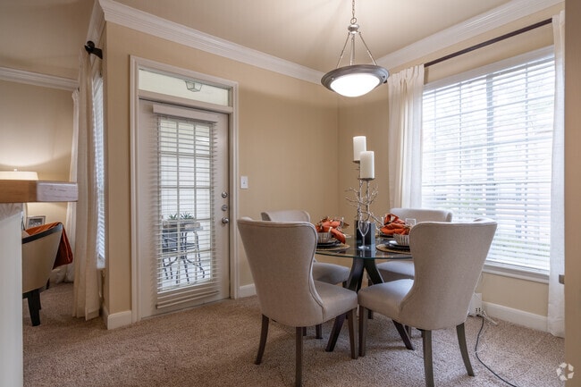 Área de comedor - Park at Armand Bayou