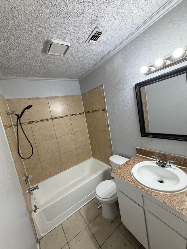 Photo - 5021-5023 Vinson St Unit 5023