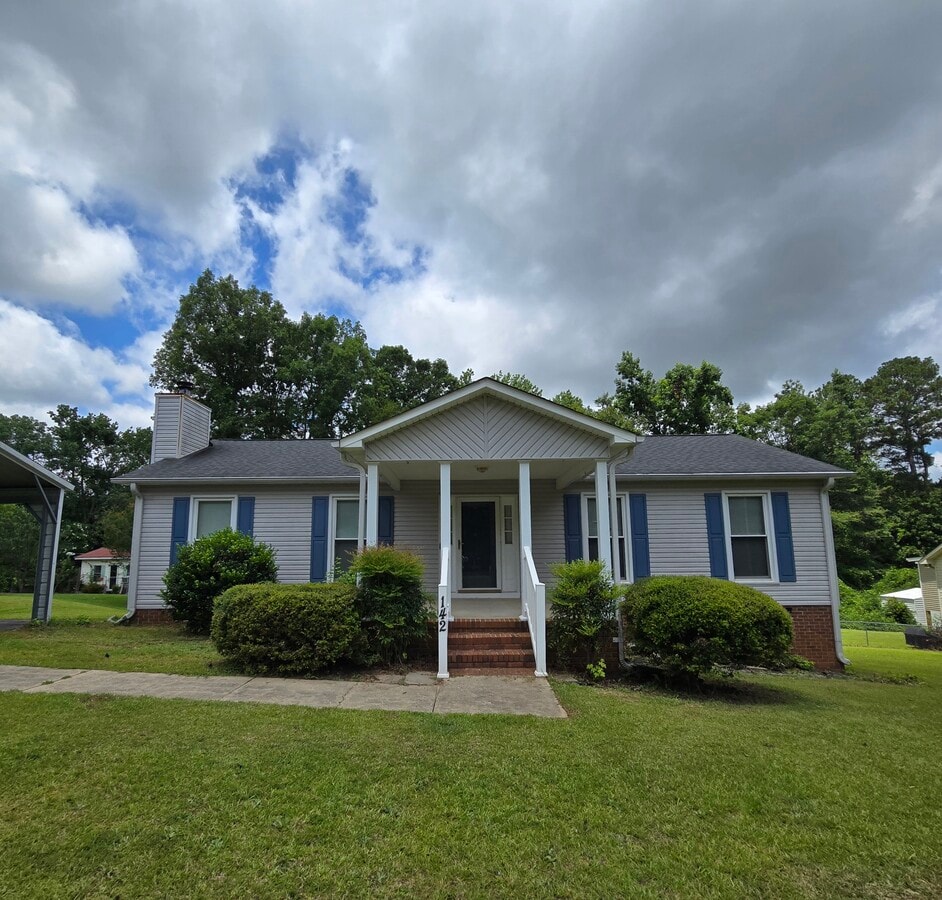 Photo - 142 Crestview Dr House