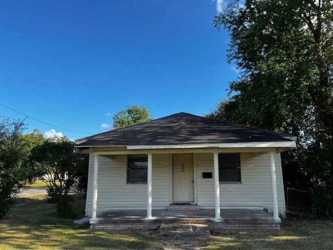 Photo - 1648 W Rev Dr Ransom Howard St House