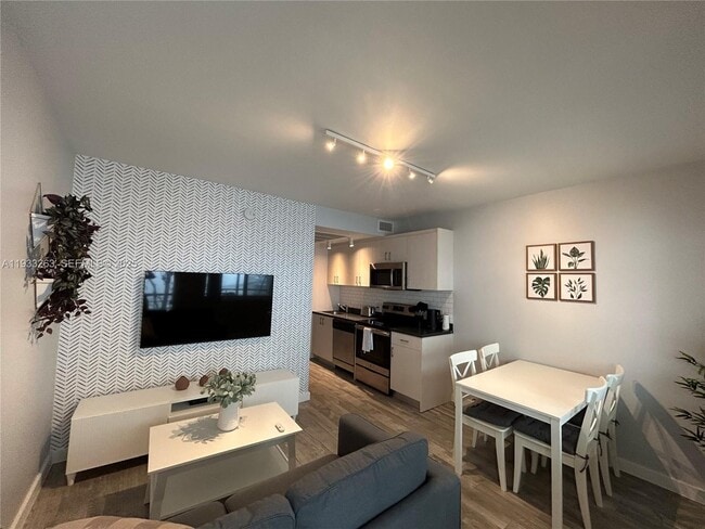 Photo - 1035 Euclid Ave Unidad 27